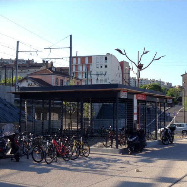 Abri vélos sécurisé ALTAO Spacio en gare d'OULLINS