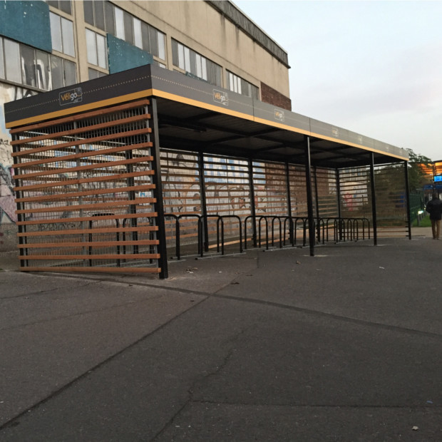 abri vélo et arceaux de parking