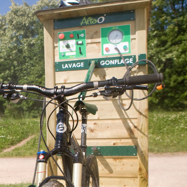 station de lavage et gonflage vélos