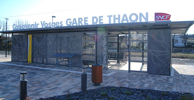 abri sécurisé sur mesure pour vélos et voyageurs en gare de thaon