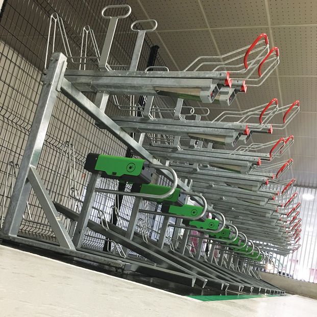 Vélostation de Saint Quentin en Yvelines équipées de racks de stationnement et borne de gonflage