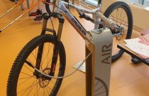 station de gonflage vélo ALTAO® T’Pump présentée à l’IUT de Saint-Etienne