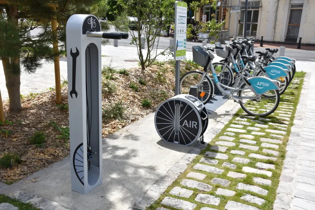 Station de réparation vélo ALTAO® Fix à la gare d’Issoire