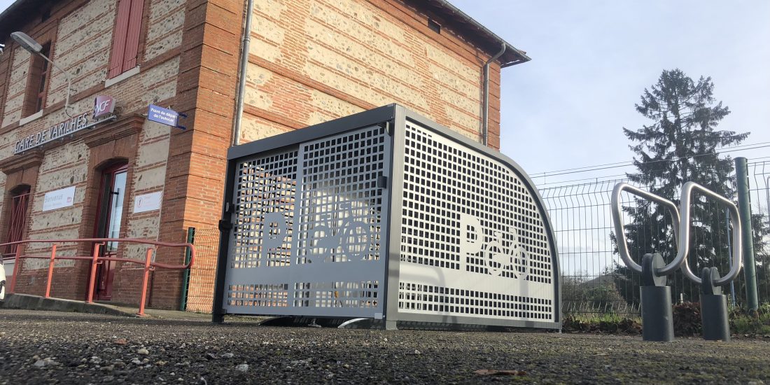 un box vélo sécurisé ALTAO Cocoon dans une gare de Varilhes