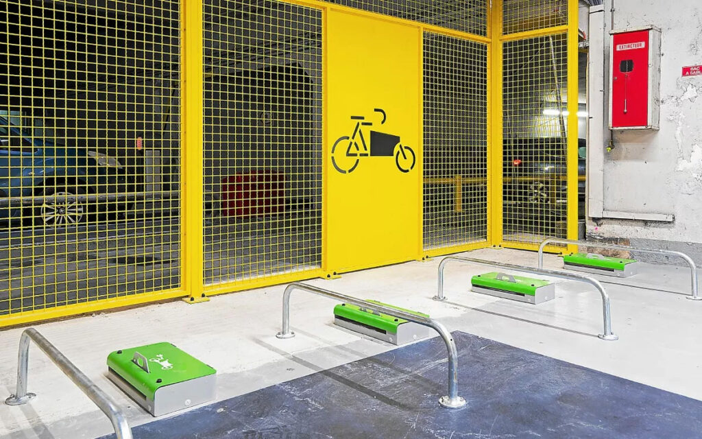 ALTAO Cargo®-oplaadstations voor e-bikes geïnstalleerd op de parkeerplaats van Coat ar Gueven in Brest