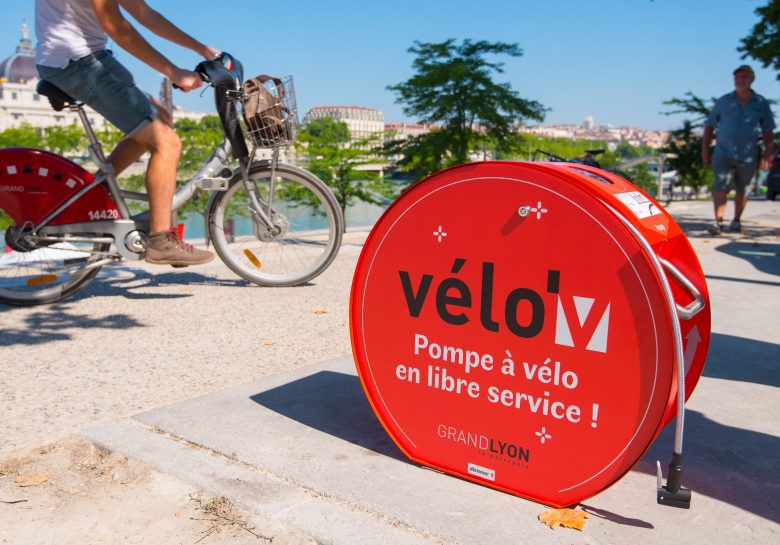 pompe à vélo en libre service à Lyon