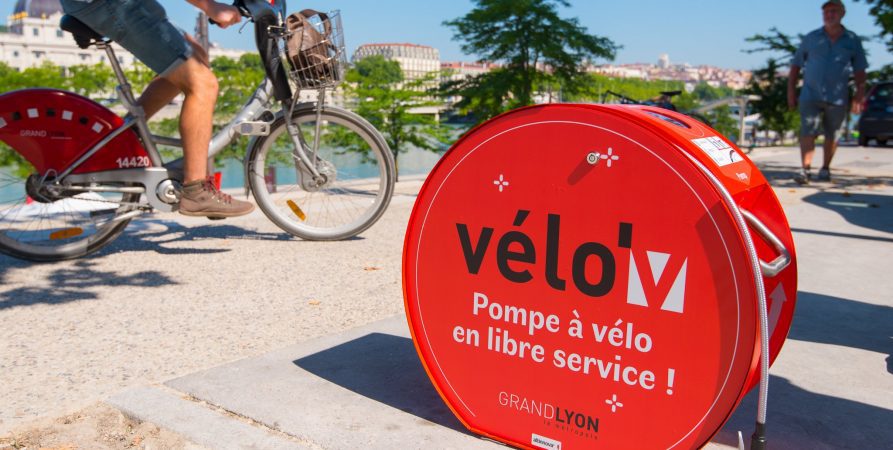 pompe à vélo en libre service à Lyon