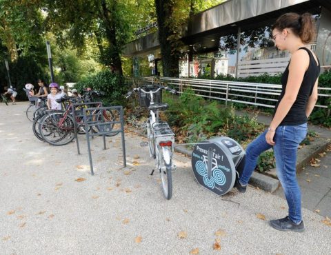 une des stations de gonflage vélo ALTAO Pump de Besançon