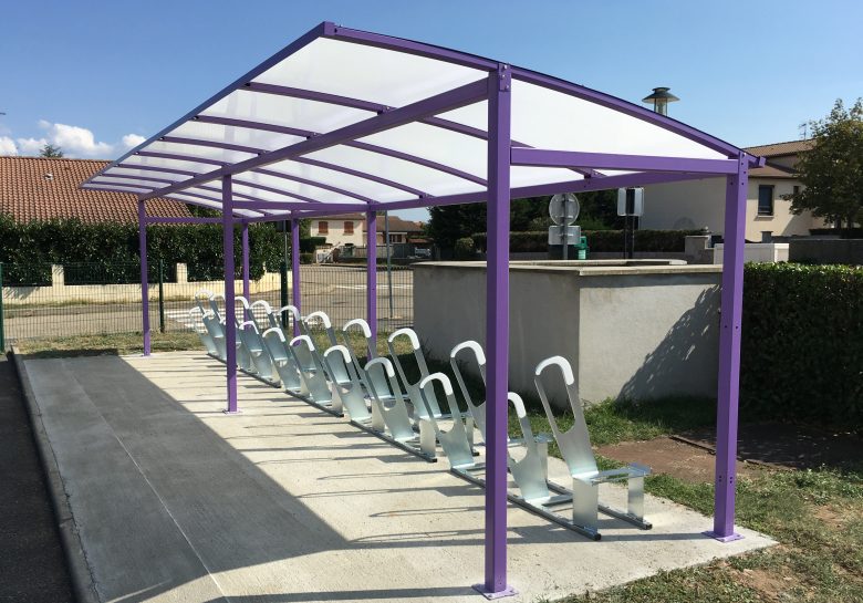 parking à vélos installé à l'école de Bonson