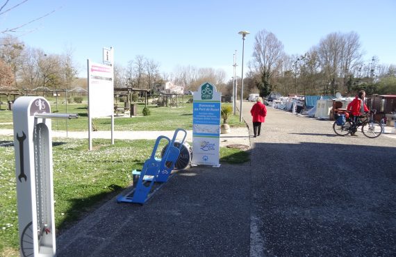 Aire cycliste du Port de Buzet