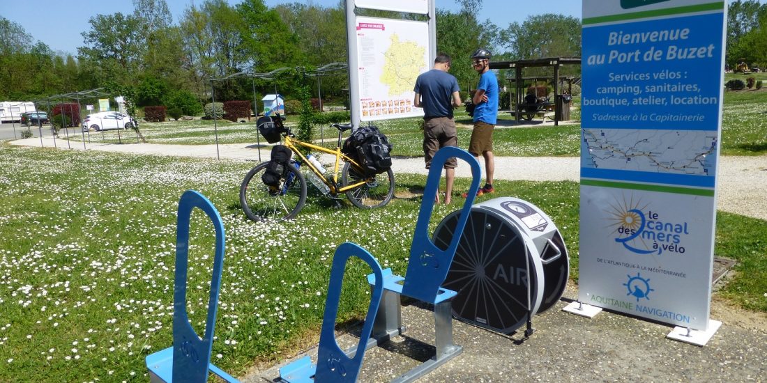 Aire cycliste du Port de Buzet