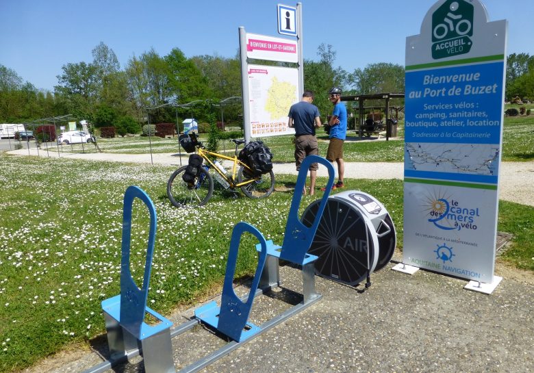 Aire cycliste du Port de Buzet