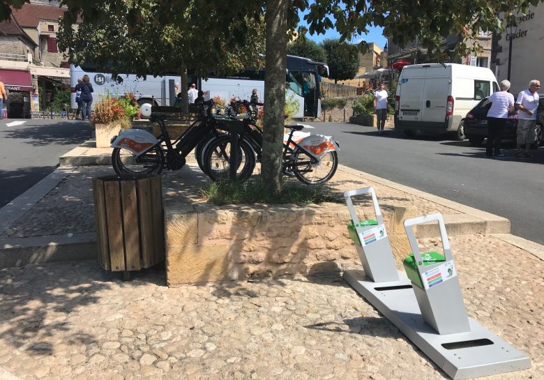 bornes de recharge pour vélos électriques Base des Eyzies