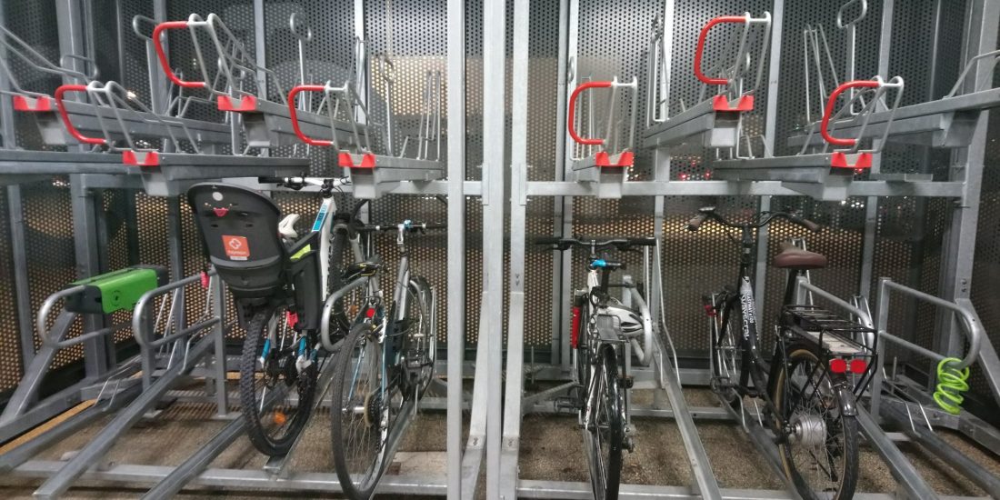 intérieur du parking vélo sécurisé Abri Cigogne de la gare de Marseille Saint Charles