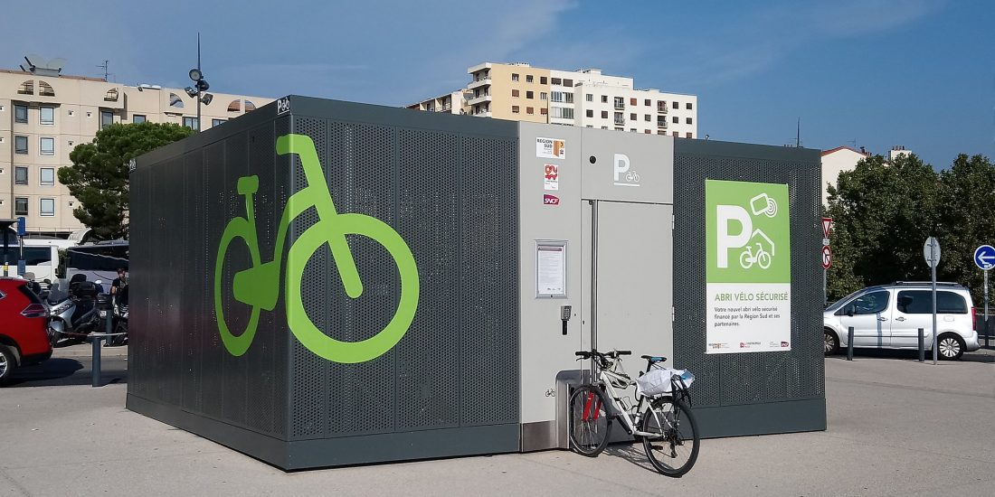 Abri vélos sécurisé sur le parvis de la gare de Marseille