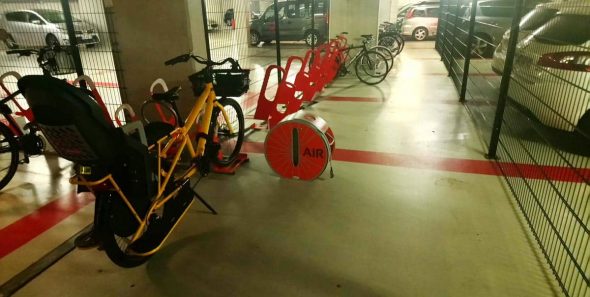 parking à vélos en entreprise avec station de gonflage