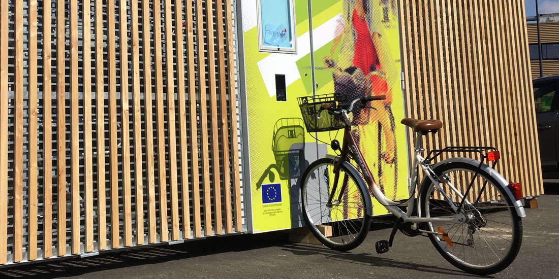 abri cigogne solaire de bourgogne avec fente de maintien du vélo