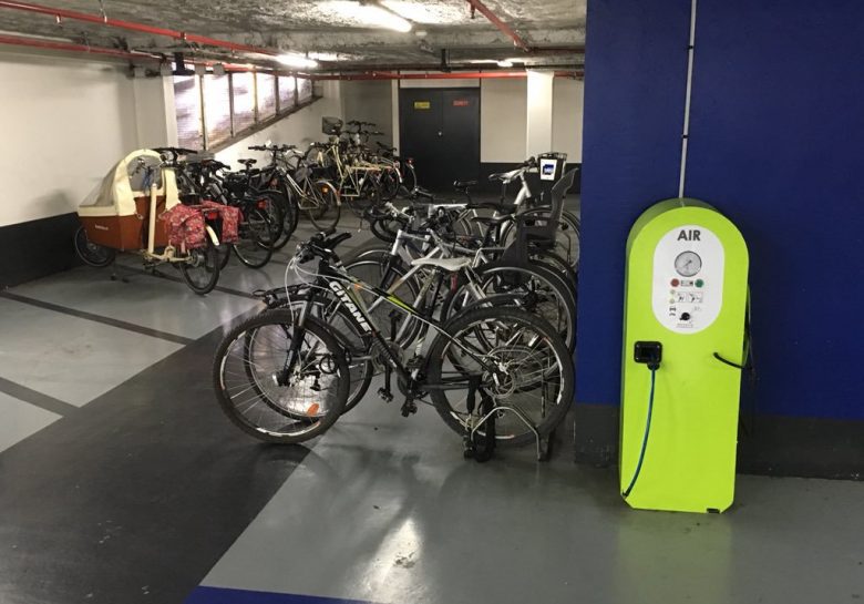 une station de gonflage pour autos motos et vélos à Caen