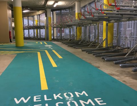 rack de l'espace vélo équipé et sécurisé de la gare Lille Flandres