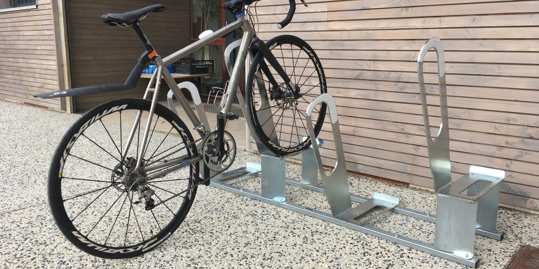 parkings à vélos urbains de la médiathèque de Bonson