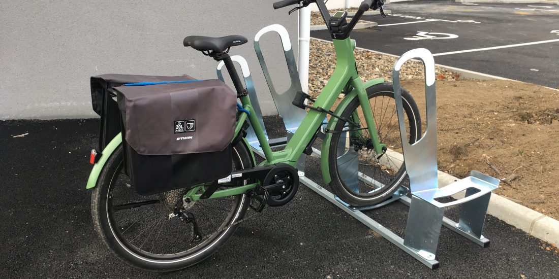 même les vélos utilisent les parkings à vélos urbains de Bonson