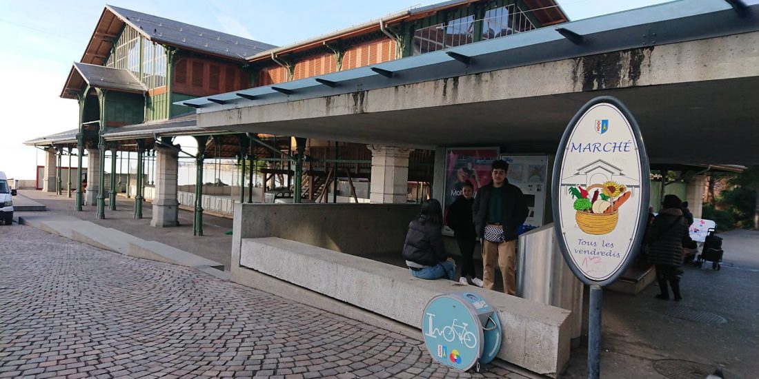 Une des bornes de gonflage pour vélos de Montreux