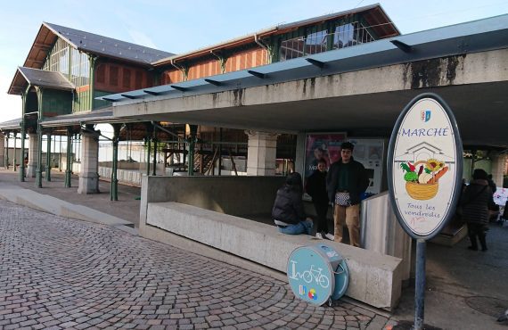 Une des bornes de gonflage pour vélos de Montreux