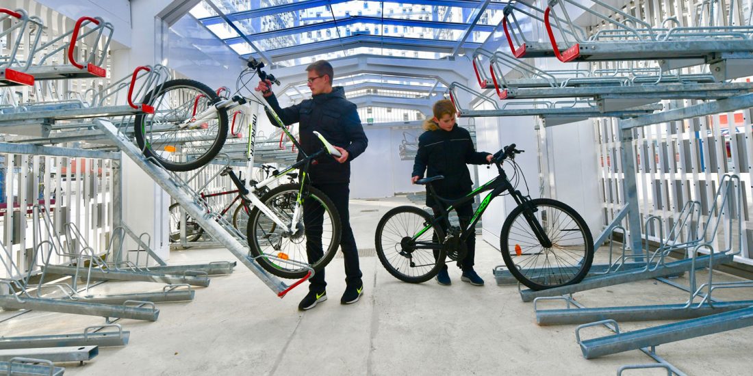 utilisation de rack Optima V10 Altinnova du parc à vélos sécurisé de la gare de Dunkerque