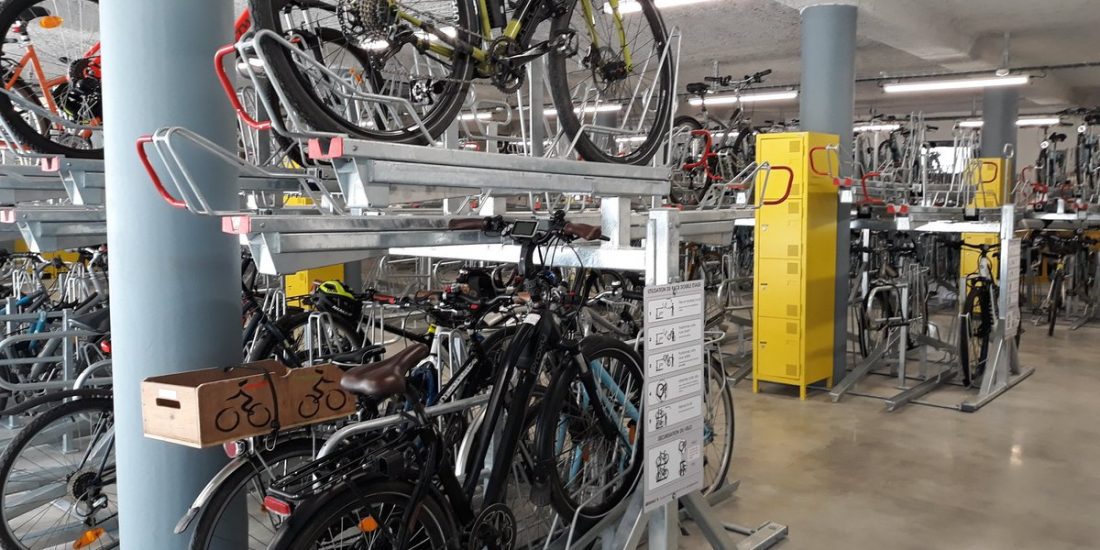 racks de stationnement de la vélostation du pôle d'échanges multimodal à Chambéry