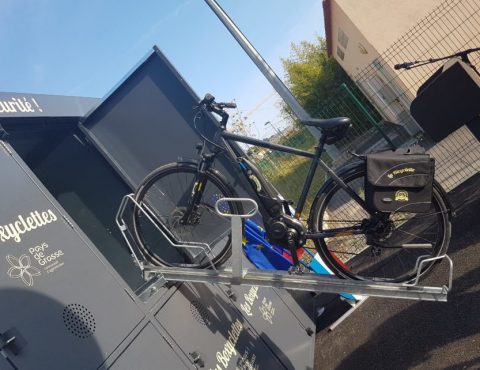 Consigne vélo sécurisée ALTAO Duplex avec son rail coulissant sorti