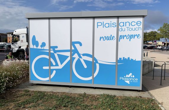 installation de la consigne à vélos ALTAO Duplex de Plaisance du Touch