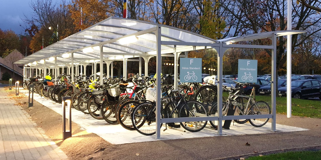 un abri vélos déjà presque plein