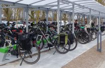 borne de recharge vélo électrique d'un parking vélo d'entreprise