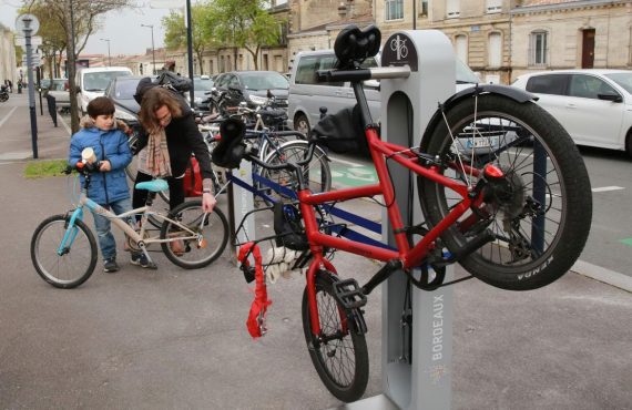 borne de réparation vélo ALTAO Fix Bordeaux Métropole