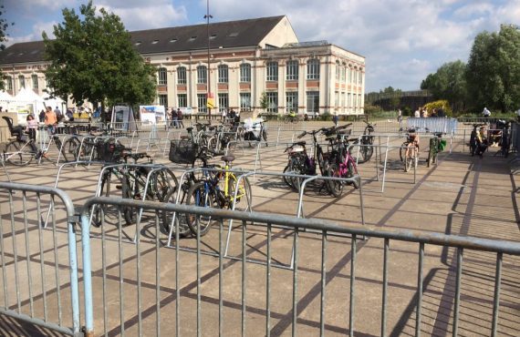 un des parkings vélos temporaires Débord de Loire utilisé