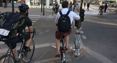 exemple d'aménagement cyclable avec des cyclistes à Paris