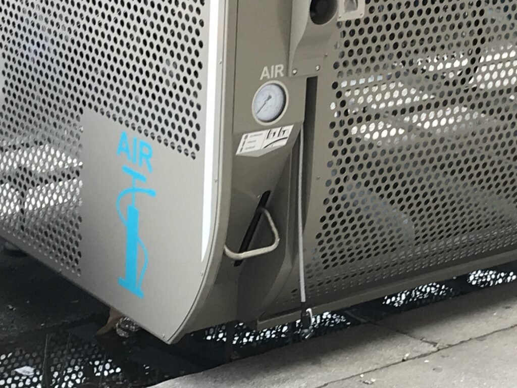 bike pump integrated in the shelter