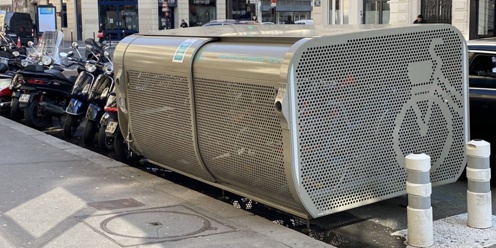 box vélo sécurisé de ALTAO® Pod dans les rues de Paris