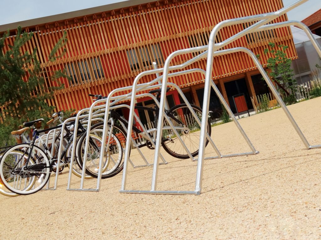 arceaux ALTAO Mobile installés pour réaliser un parking vélos temporaire