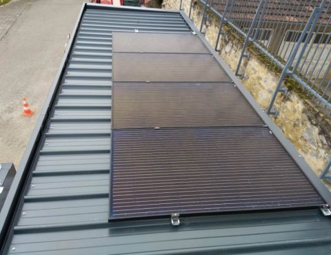 panneaux solaires de la station-service pour vélos électriques