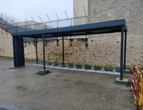 station de recharge solaire pour vélos électriques