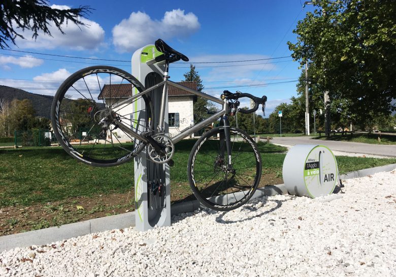une des aires de services cyclistes du Grand Annecy