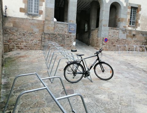 espace vélo pour stationner les vélos au Mont Saint Michel