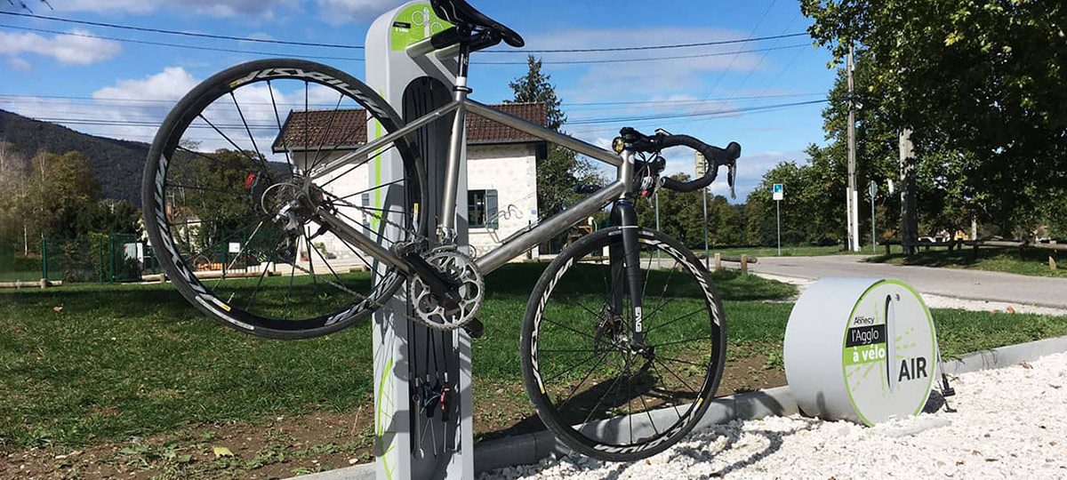 totem de réparation et station de gonflage vélo d'Altinnova