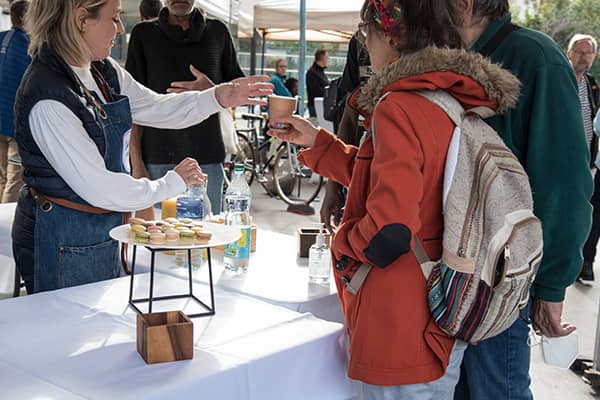 Buffet d'amuse-bouche pendant l'inauguration du Parking Vélos de Neuilly Plaisance