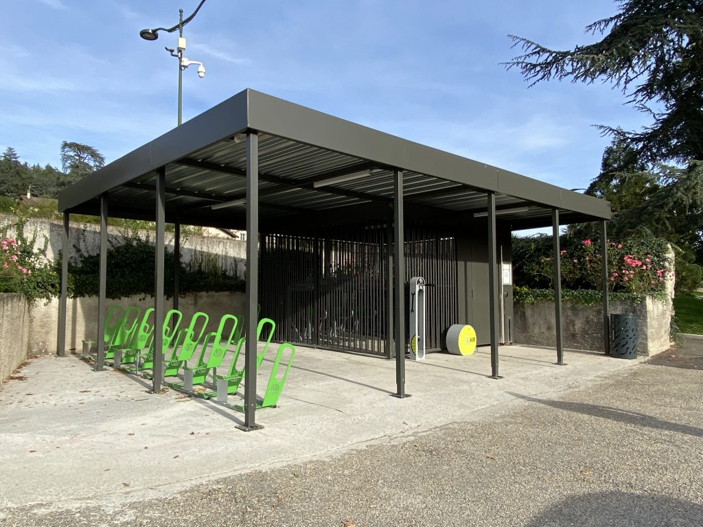 Abri vélo ALTAO Spacio ouvert et fermé de la Fouillouse
