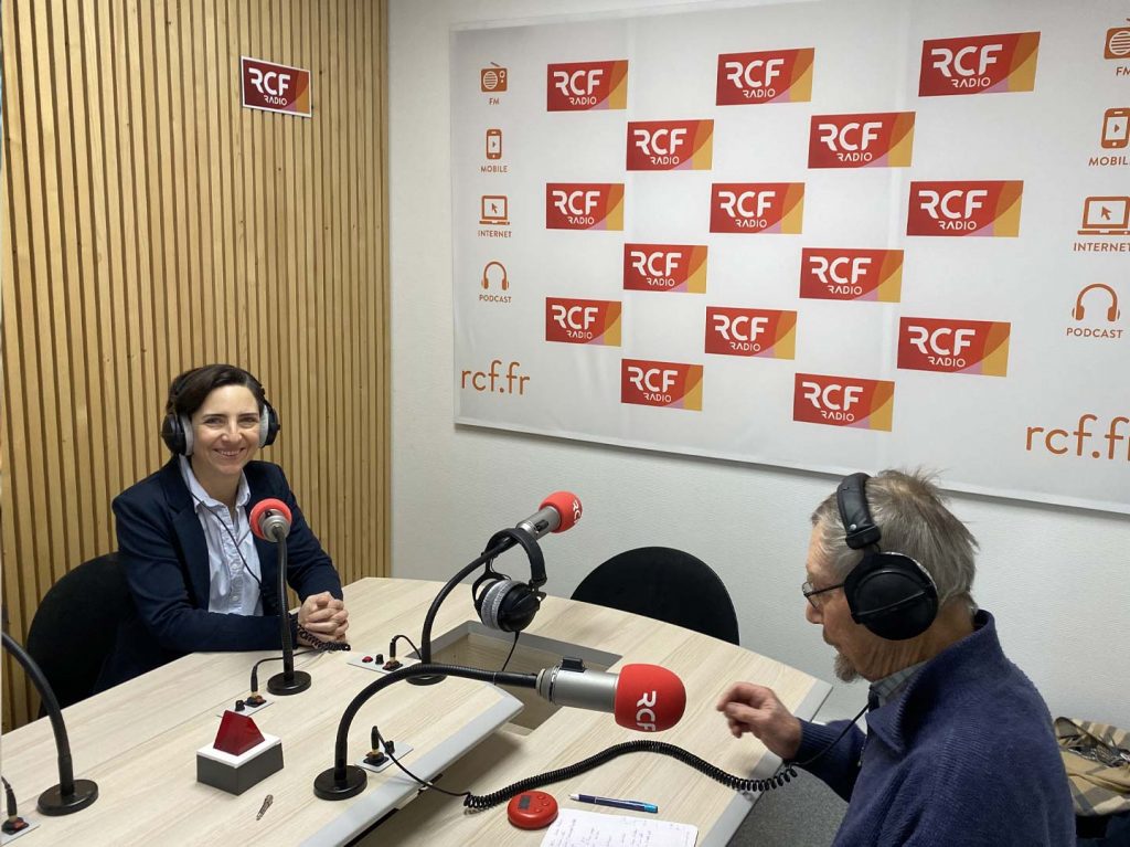 Corinne Verdier et Jean Balouzet dans le studio de RCF