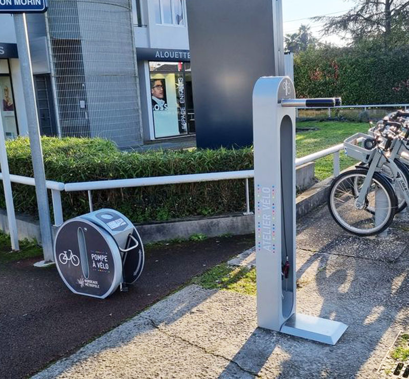 Une des 10 station services pour les vélos pour vélo sur le territoire de la ville de Pessac