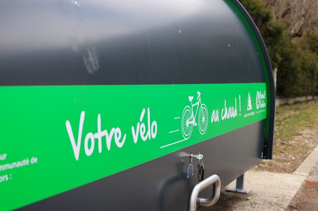 la porte coulissante d'un box vélo sécurisé ALTAO Cover 6 places