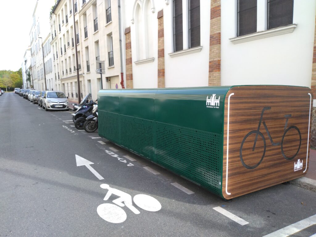 ALTAO® UniPod installato su un posto auto